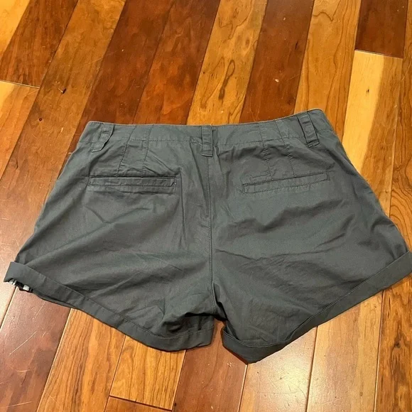 NIKE Shorts Ladies Size 8 Gray EUC Zip Up Summer Perfect - Picture 5 of 8